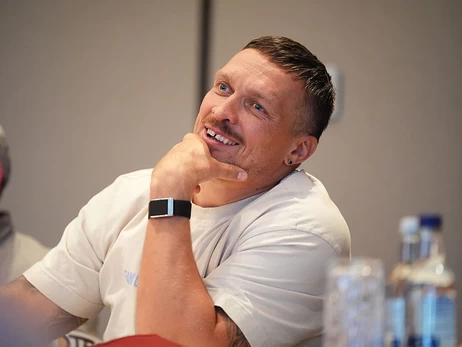 Усик отримав відстрочку від WBO на бій із Паркером через травму спини