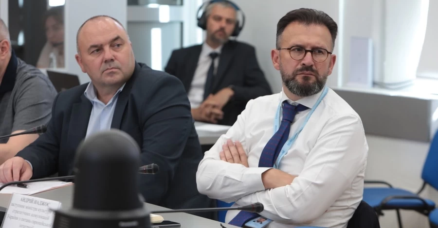До Києва з Канади везуть посмертну маску та друкарську машинку Симона Петлюри