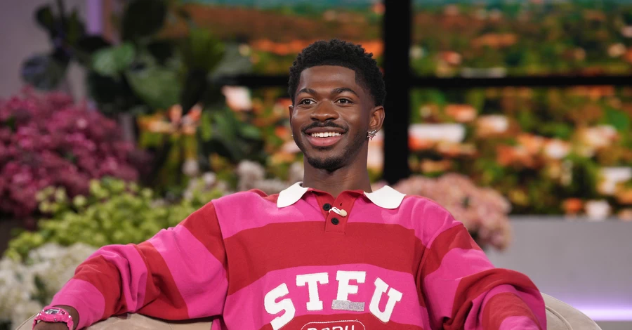 Ходил по улице в нижнем белье: рэпера Lil Nas X арестовали за нападение на полицейского