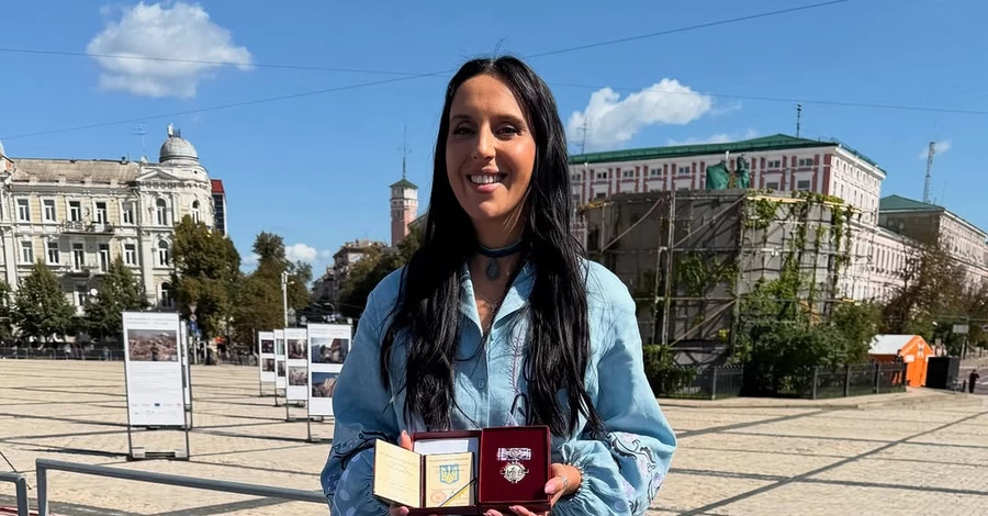 Володимир Зеленський нагородив Джамалу орденом княгині Ольги ІІІ ступеня