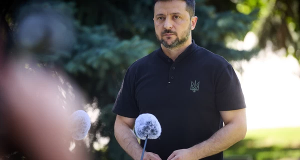  Зеленский в Киеве почтил память погибших в результате удара РФ и призвал к жестким санкциям