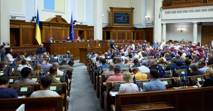 Посадовців будуть штрафувати за неявку до Ради