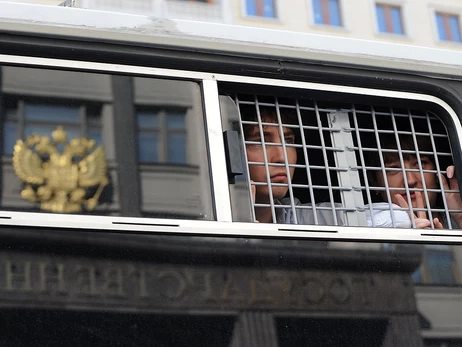 Скріпи міцнішають: осінь у Росії почалася з нових правил та заборон