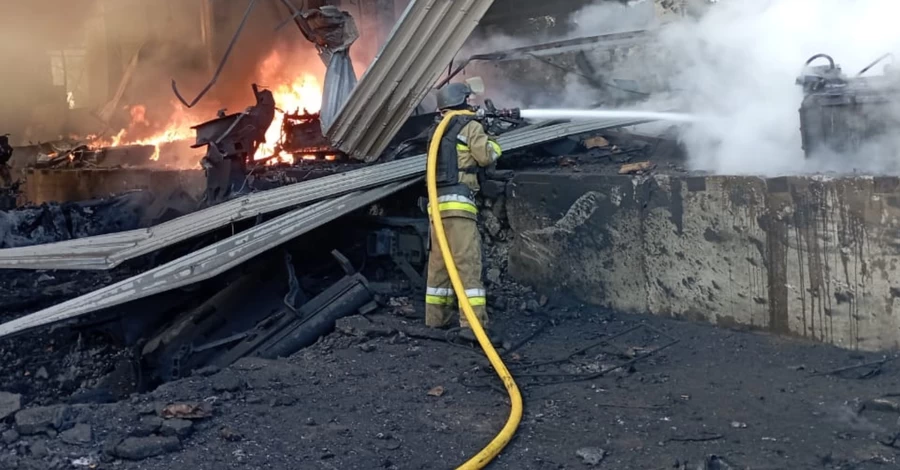 Росіяни масовано атакували дронами Дніпро –поцілили по підприємству