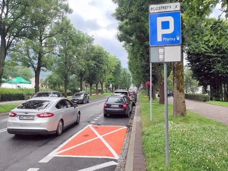В Польщі запроваджують нові правила паркування - окремі місця для місцевих та туристів