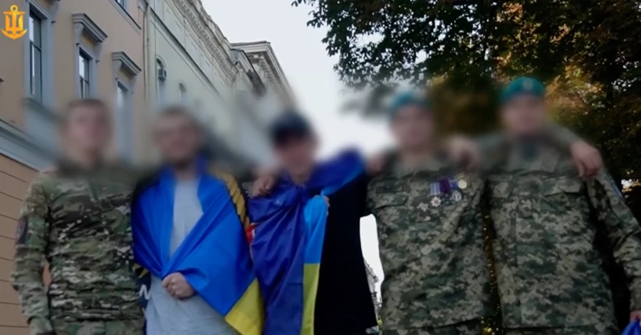 С оккупированной территории вывезли четырех бойцов, которые три года скрывались от россиян