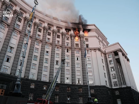 Свириденко показала наслідки пожежі у будівлі Кабміну після атаки БПЛА