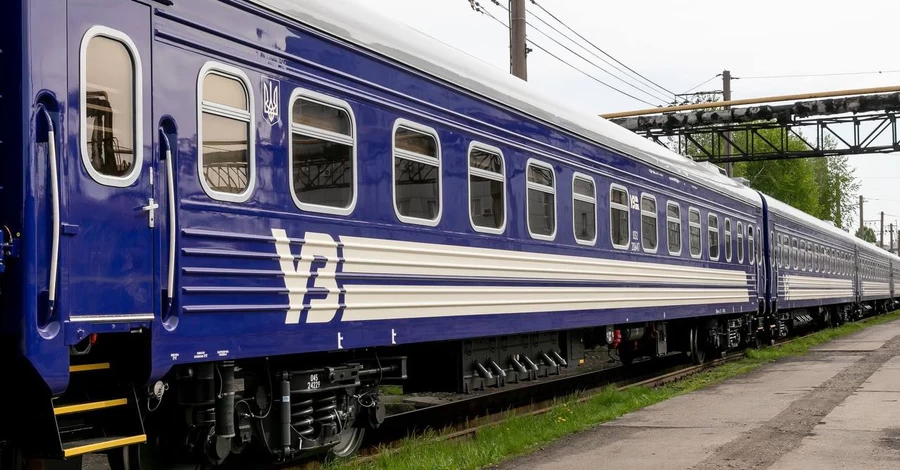 До потяга Чоп - Відень угорці не додали вагон, пасажирам довелося “тулитися по інших”
