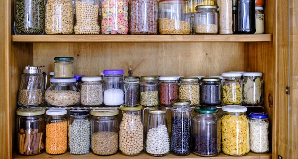 Продуктова «подушка безпеки»: які продукти можна і варто зберігати на «чорний день»