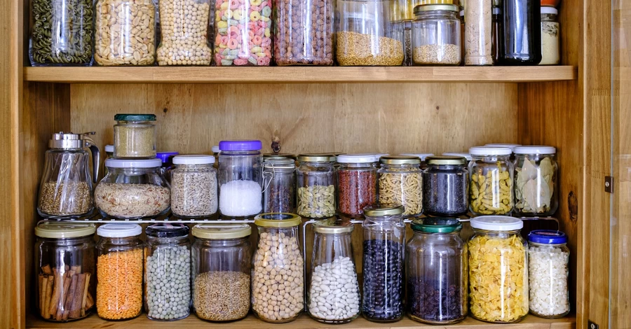 Продуктова «подушка безпеки»: які продукти можна і варто зберігати на «чорний день»