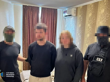 У Києві затримали подружжя, яке встановило камери у багатоповерхівках, щоб коригувати удари