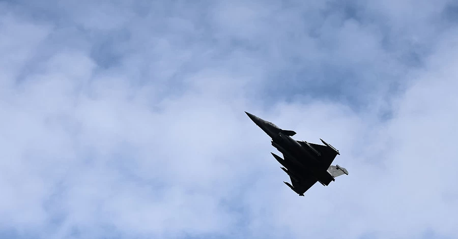 Польша снова подняла в небо истребители из-за массированной атаки РФ на Украину