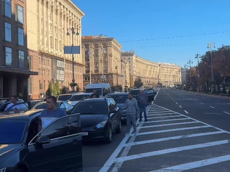 В Киеве впервые перекрыли Крещатик во время минуты молчания