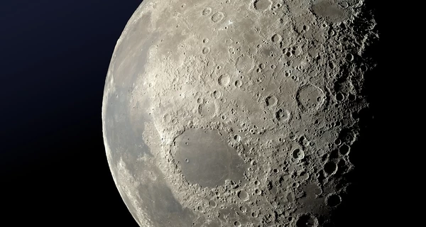 На Луну летит астероид, для его разрушения NASA может подготовить ядерный удар 