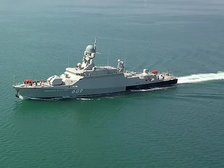 В Азовском море ракетный корабль РФ врезался в танкер, 