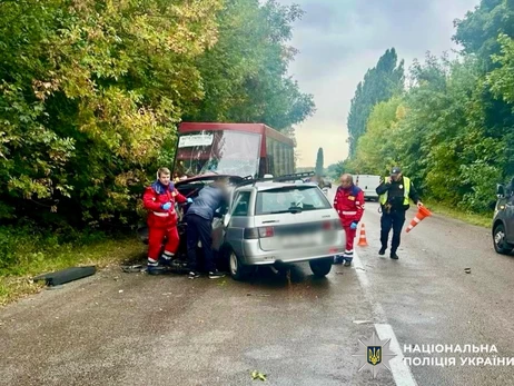 На Киевщине в ДТП с маршруткой погиб мужчина, шестеро взрослых и двое детей - ранены