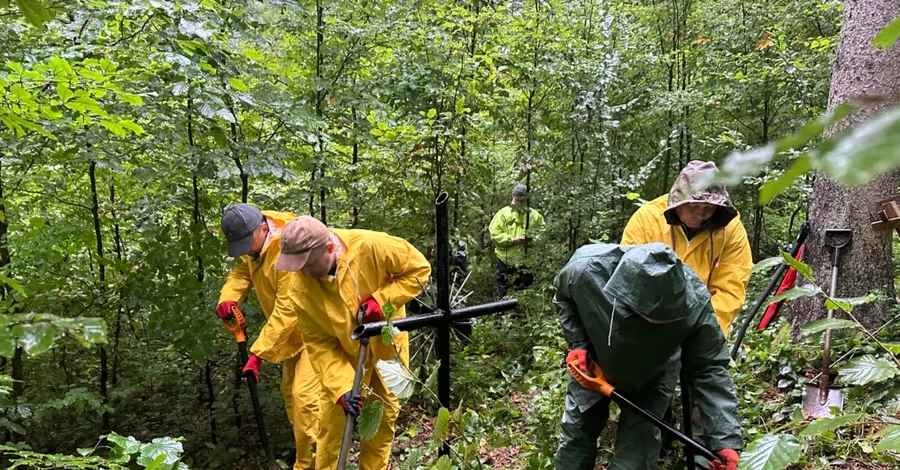 В Польше украинские специалисты начали эксгумацию могил павших бойцов УПА
