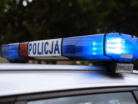 Из Польши выслали украинца, покусавшего авто полиции