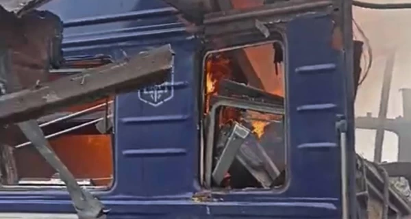 В Шостке россияне ударили по пассажирскому поезду, ранены около 30 человек