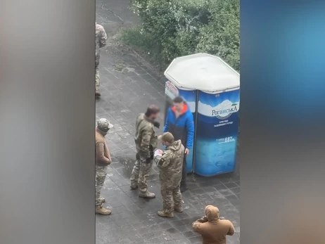 Експрацівнику ТЦК, який вдарив вчителя історії у Харкові, винесли вирок