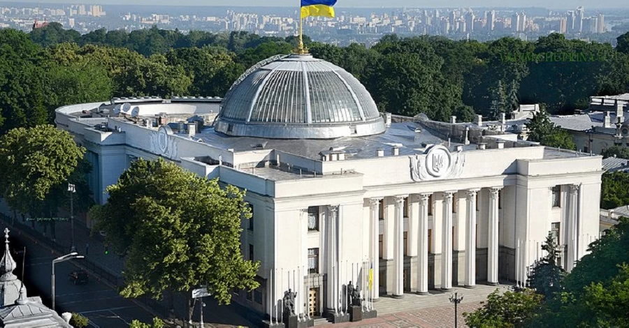 До Верховної Ради після обстрілу підвозять воду та біотуалети