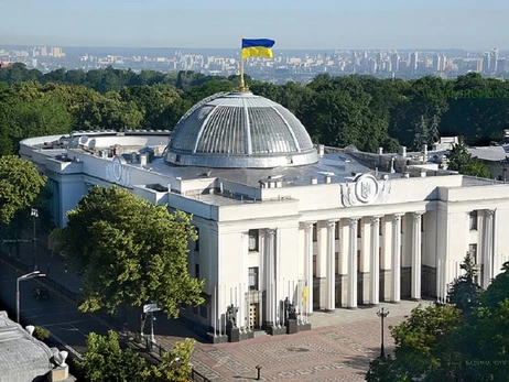 До Верховної Ради після обстрілу підвозять воду та біотуалети