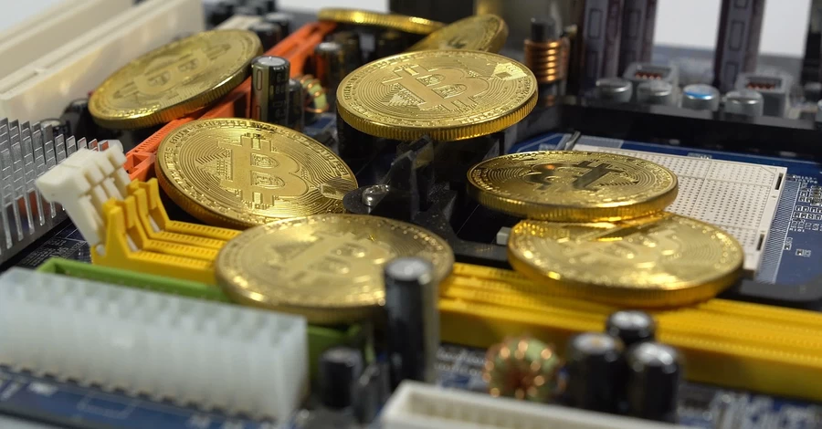 Bitcoin потерял тысячи долларов за минуты после заявления Трампа о новых пошлинах