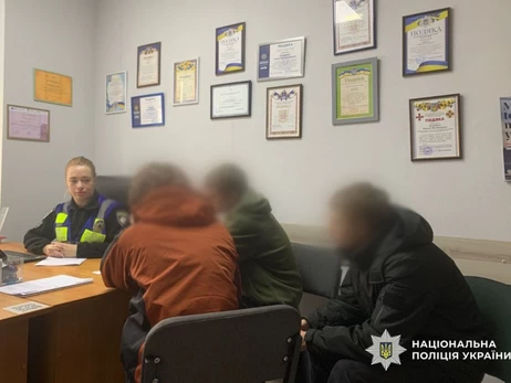 У Києві затримали трьох підлітків, які напали на чоловіка біля синагоги