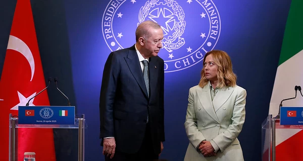 Ердоган — Мелоні: Ви маєте гарний вигляд, але повинні кинути палити