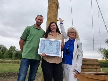 На Волині встановили найвищу в Україні гойдалку і побили національний рекорд