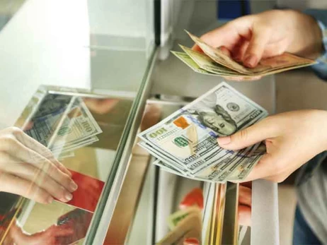 Факт. Як обміняти старі долари на нові у Києві: покрокова інструкція