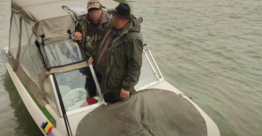 На кордоні затримали румунських рибалок, які випадково запливли в Україну