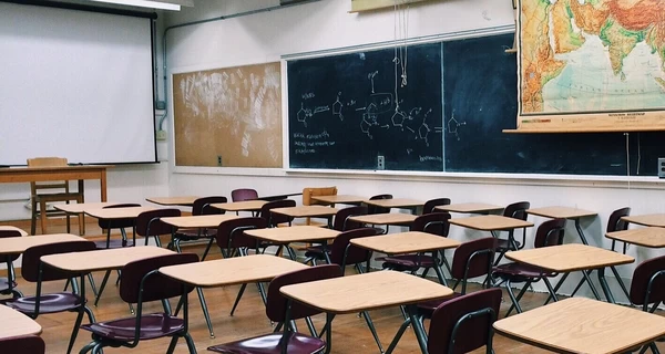 В Одессе хотят отменить осенние каникулы в школах из-за угрозы отключений света зимой