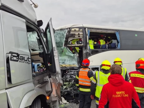 В Австрії зіткнулися автобус та вантажівка з Польщі, є загиблий