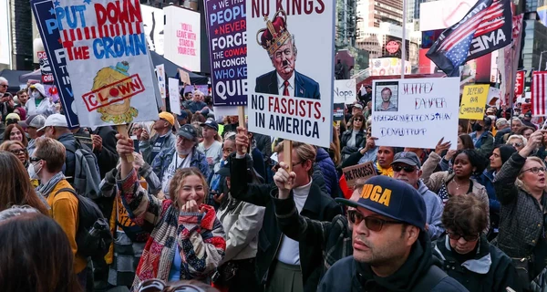 У містах США розпочинаються масові протести проти Трампа 