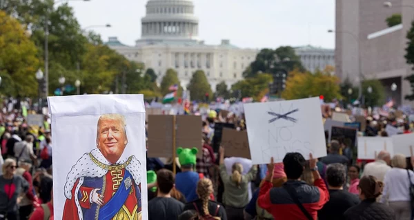 Трамп опублікував відео, як він з літака 