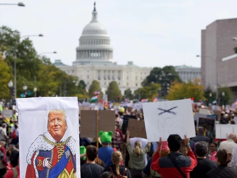 Трамп опубликовал видео, как он с самолета 
