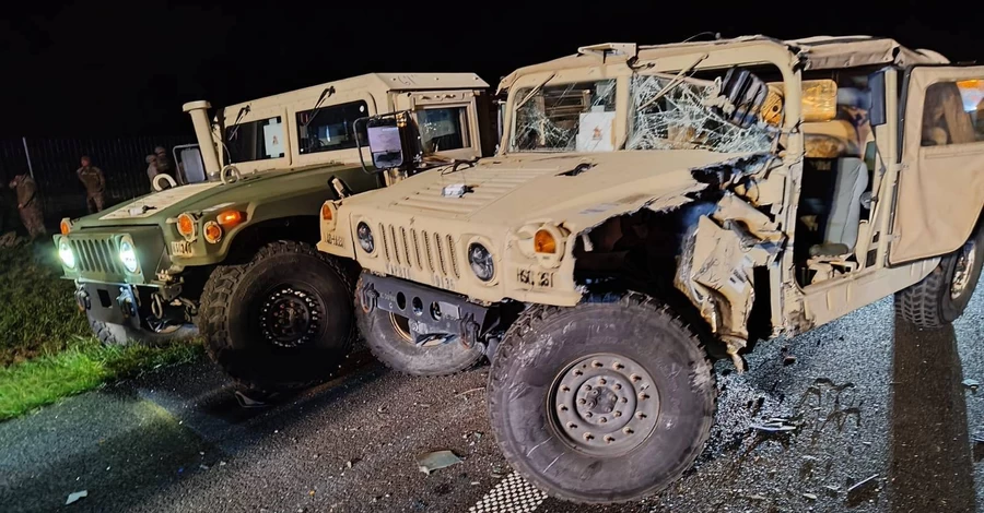 В Польше микроавтобус столкнулся с колонной американской военной техники – 5 пострадавших