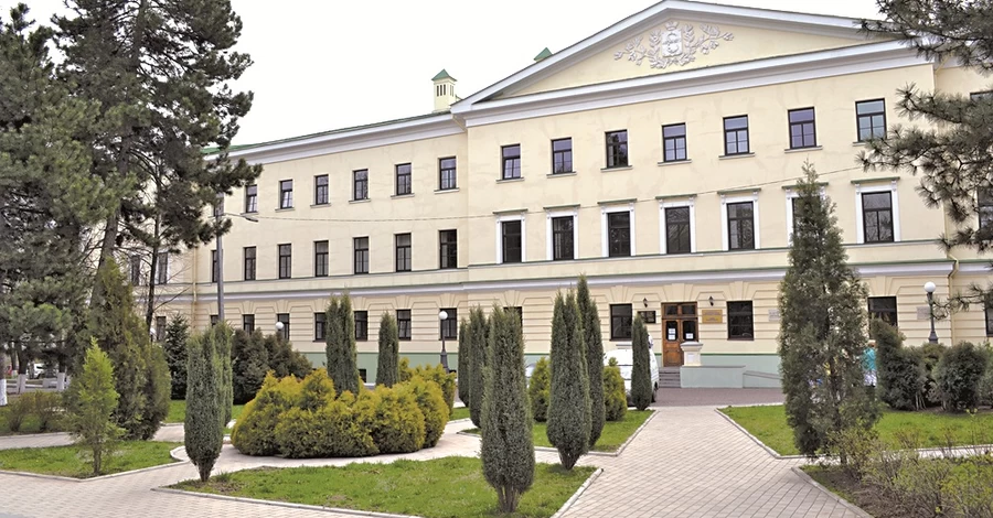 У Дніпрі рятують жінку з кулею в обличчі, родину якої вбили окупанти на Донеччині