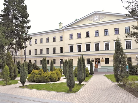 У Дніпрі рятують жінку з кулею в обличчі, родину якої вбили окупанти на Донеччині