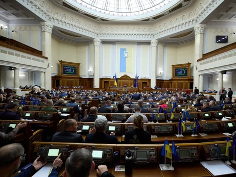 Батьки з дітьми до 3 років отримають окремі парковки - Рада ухвалила закон