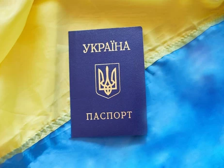 Теперь паспорта-книжечки будут заполнять только на украинском языке