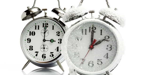 Переводим стрелки на час назад: все, что нужно знать о переходе на зимнее время