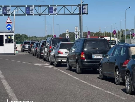 На кордоні з Польщею знову спостерігаються черги 