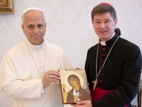 Папа Лев XIV зустрівся з українським єпископом та пообіцяв сприяти закінченню війни