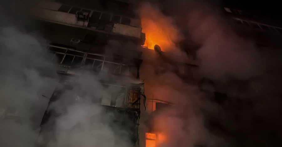 Росіяни влучили дроном у багатоповерхівку в Києві: загинули троє людей, серед поранених - діти
