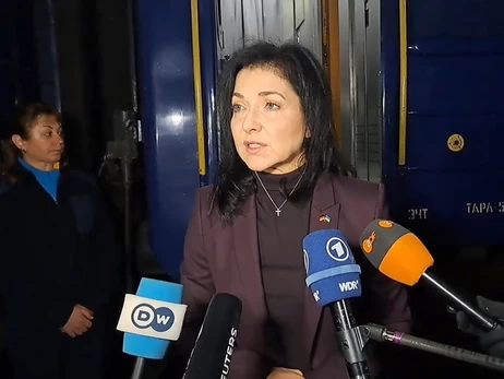 Міністр економіки Німеччини провела годину в укритті через нічний обстріл Києва