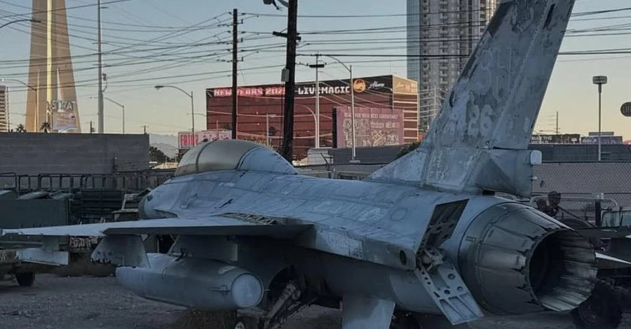 В Лас-Вегасе на мусорной свалке обнаружили истребитель F-16