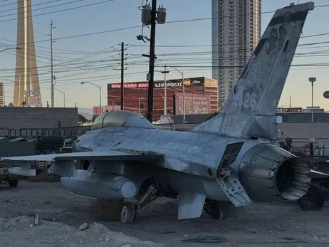 У Лас-Вегасі на сміттєзвалищі виявили винищувач F-16