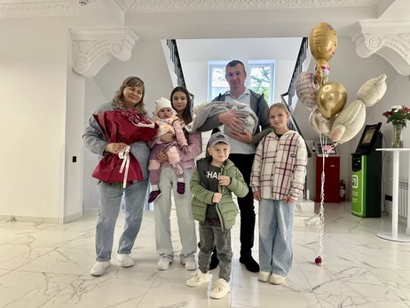 У Львові жінка, якій діагностували безпліддя, всьоме стала мамою